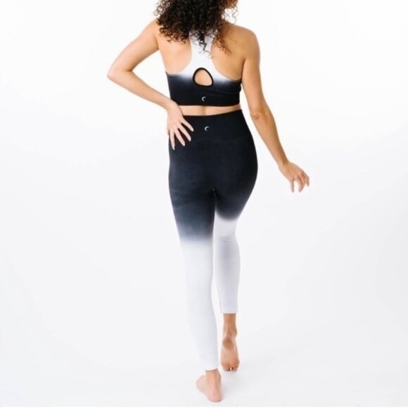 Zyia Black and White Ombre Performance High-Rise 7/8 Leggings - Picture 2 of 8